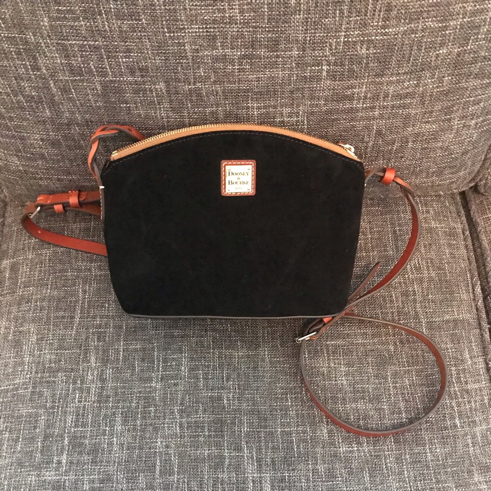 EUC Dooney and Bourke Penny crossbody.